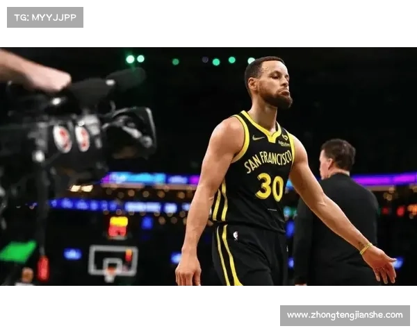 库里季后赛绝杀三分再次震撼全场证明自己是关键时刻的王者